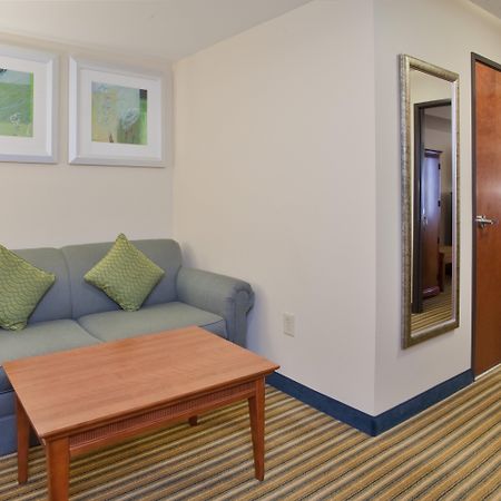 Holiday Inn Express Hotel & Suites Fredericksburg By Ihg Eksteriør billede