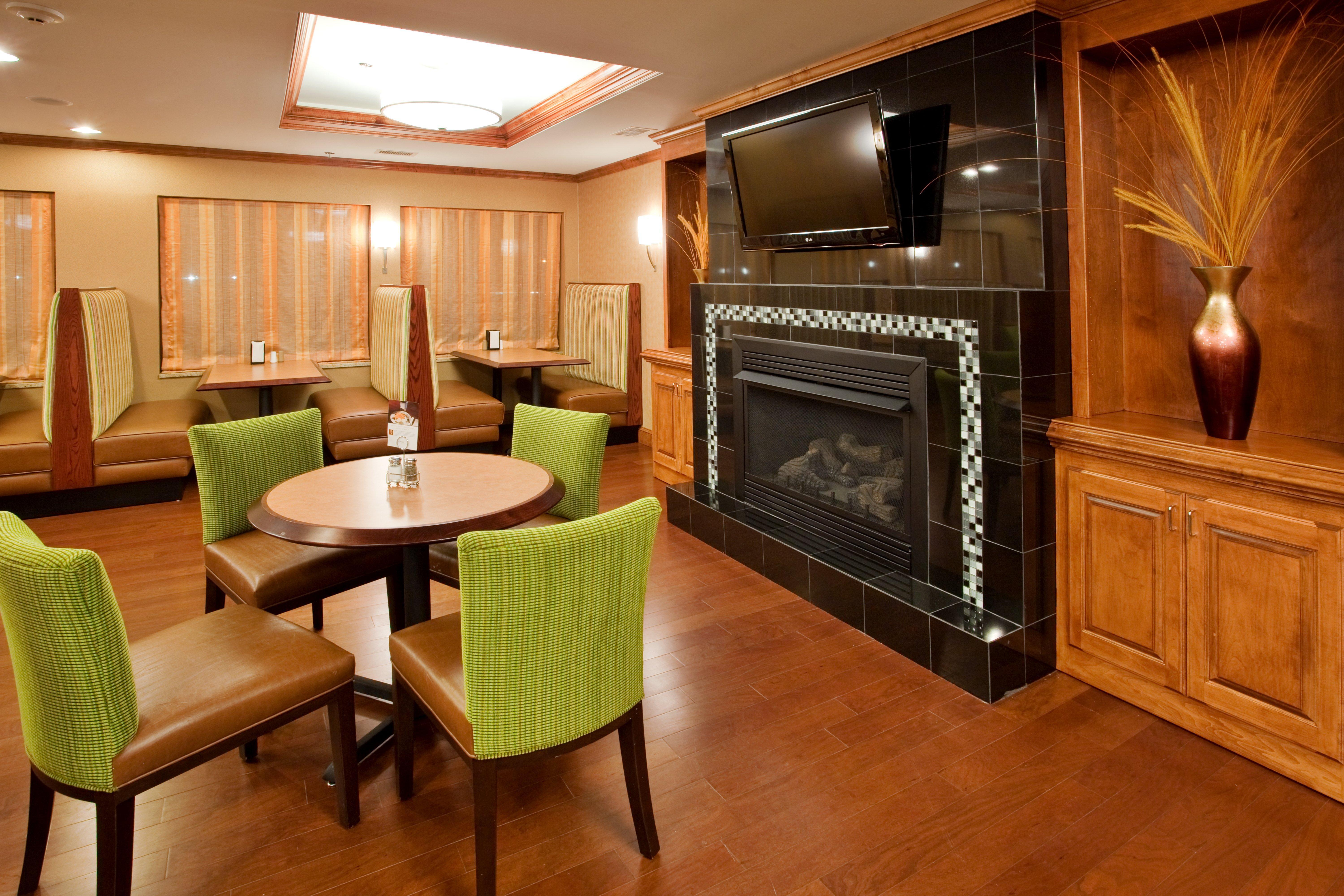Holiday Inn Express Hotel & Suites Fredericksburg By Ihg Eksteriør billede