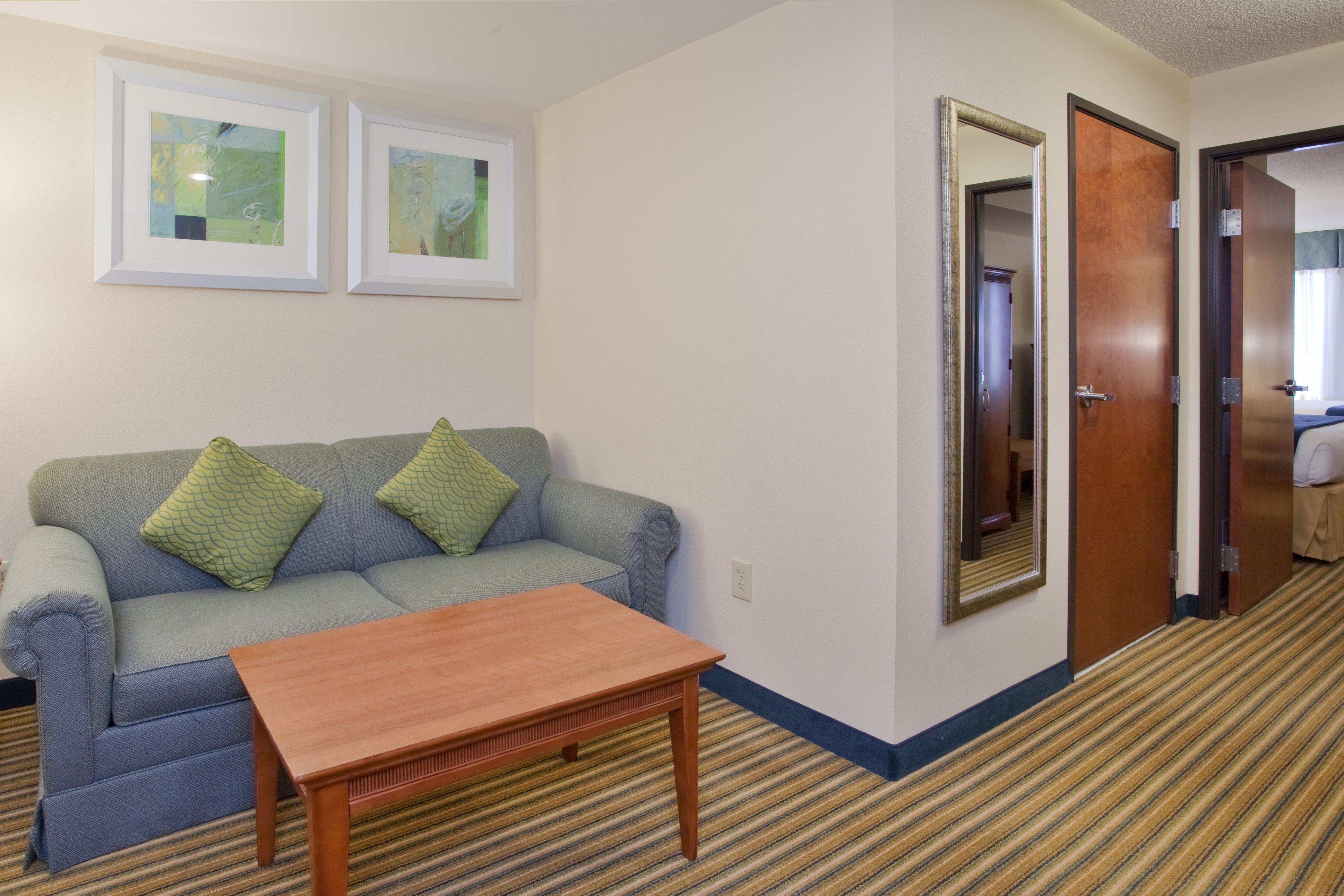 Holiday Inn Express Hotel & Suites Fredericksburg By Ihg Eksteriør billede