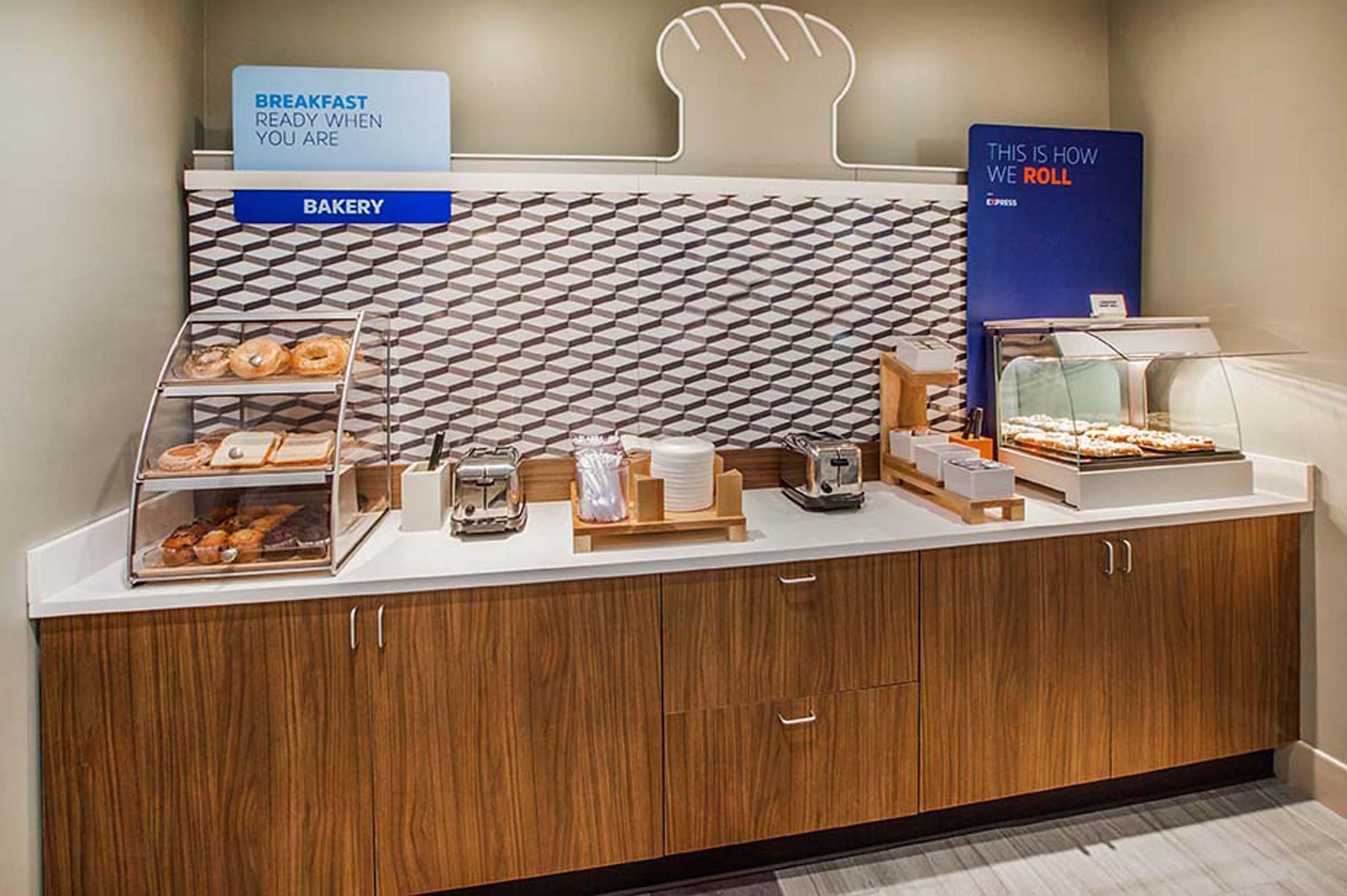 Holiday Inn Express Hotel & Suites Fredericksburg By Ihg Eksteriør billede