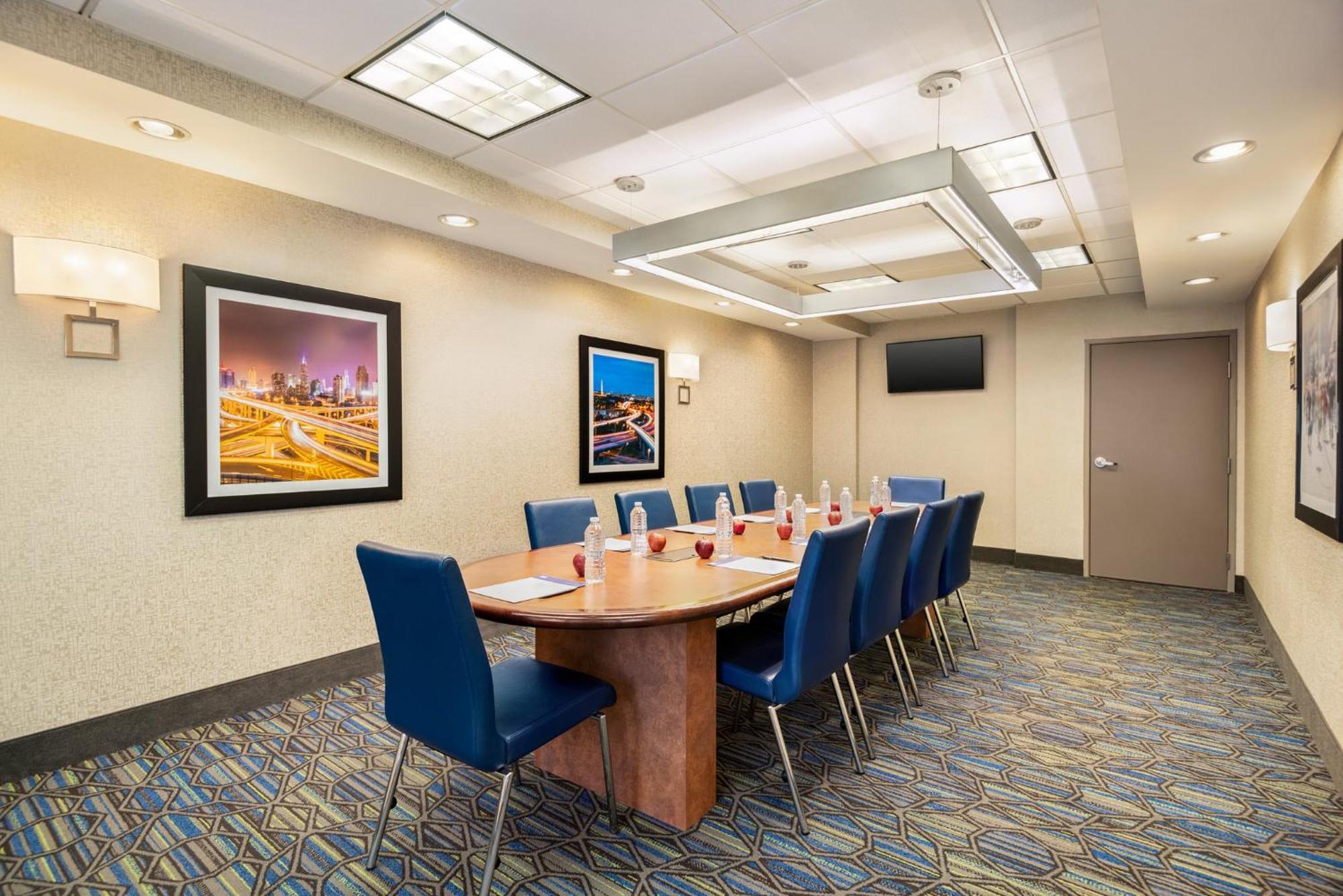 Holiday Inn Express Hotel & Suites Fredericksburg By Ihg Eksteriør billede