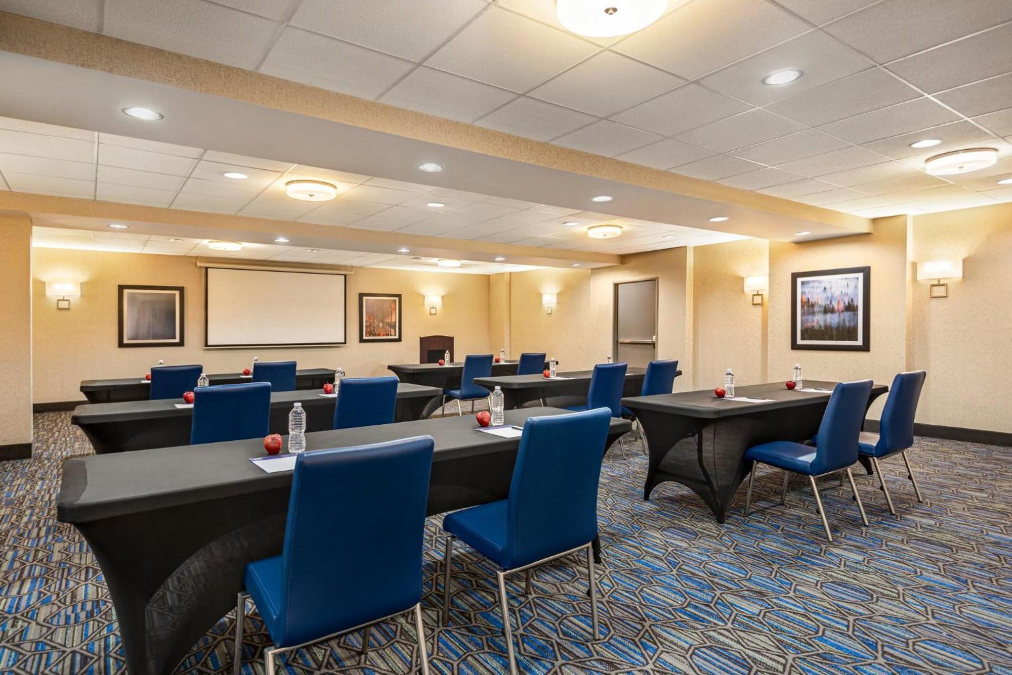 Holiday Inn Express Hotel & Suites Fredericksburg By Ihg Eksteriør billede