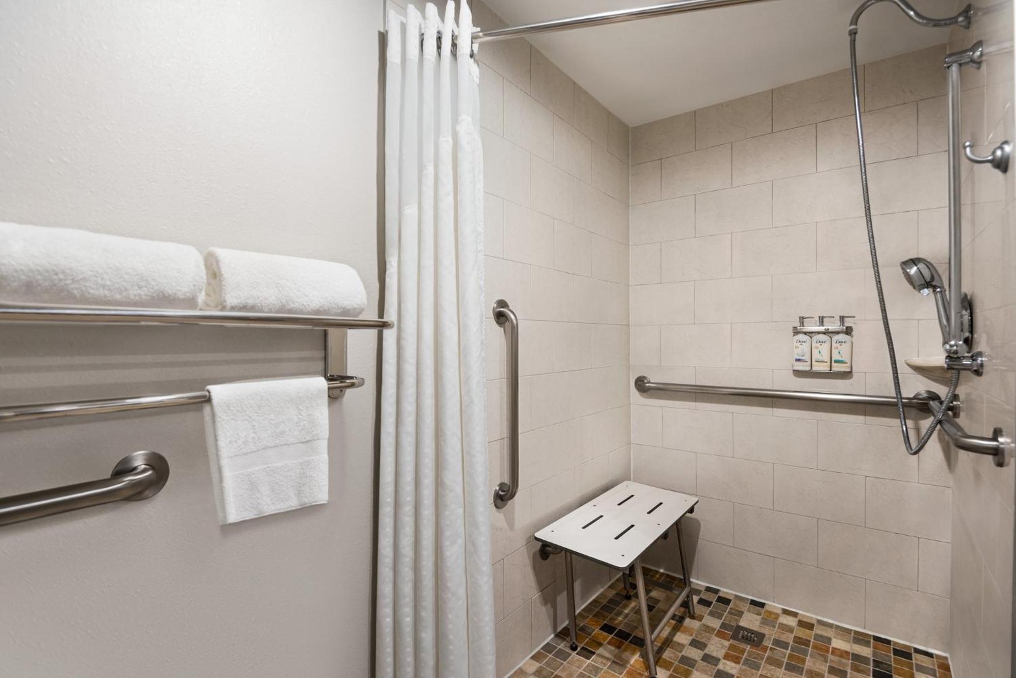 Holiday Inn Express Hotel & Suites Fredericksburg By Ihg Eksteriør billede