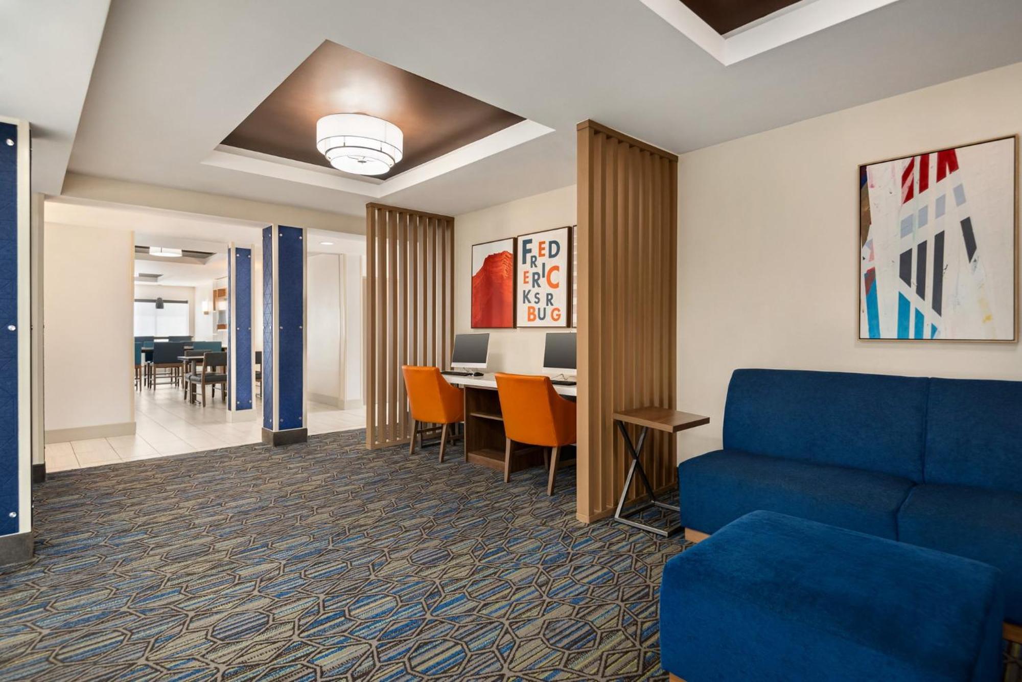 Holiday Inn Express Hotel & Suites Fredericksburg By Ihg Eksteriør billede