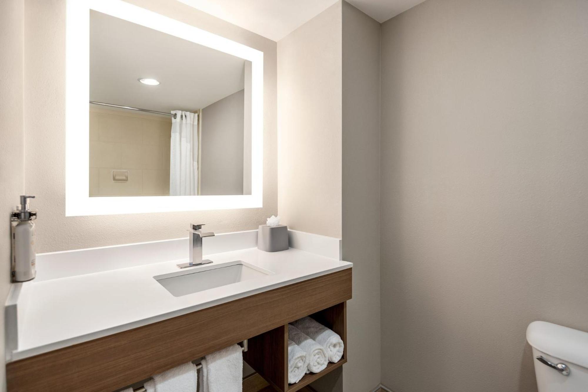 Holiday Inn Express Hotel & Suites Fredericksburg By Ihg Eksteriør billede