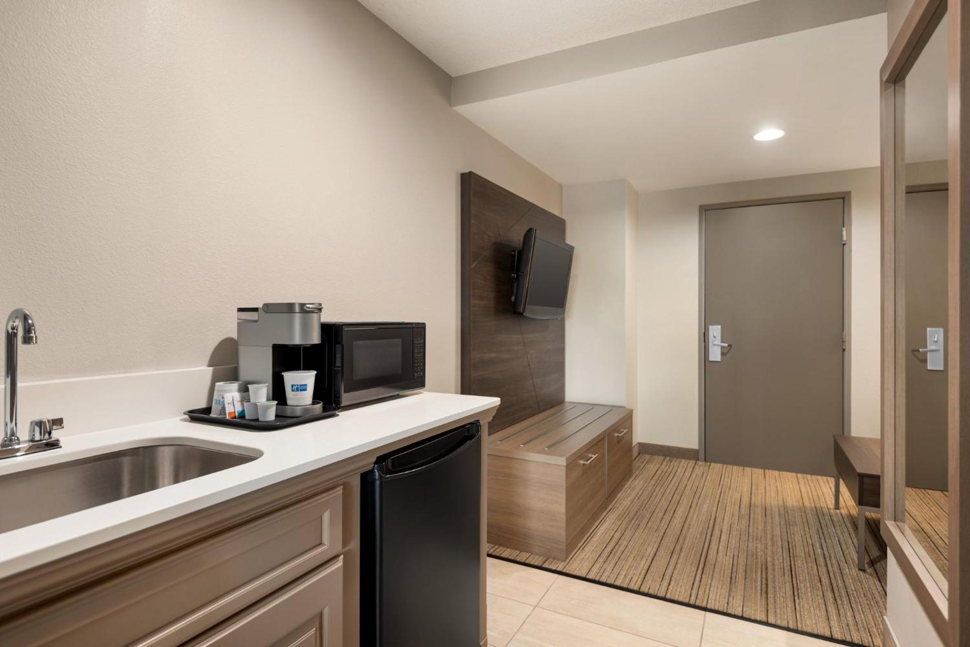 Holiday Inn Express Hotel & Suites Fredericksburg By Ihg Eksteriør billede