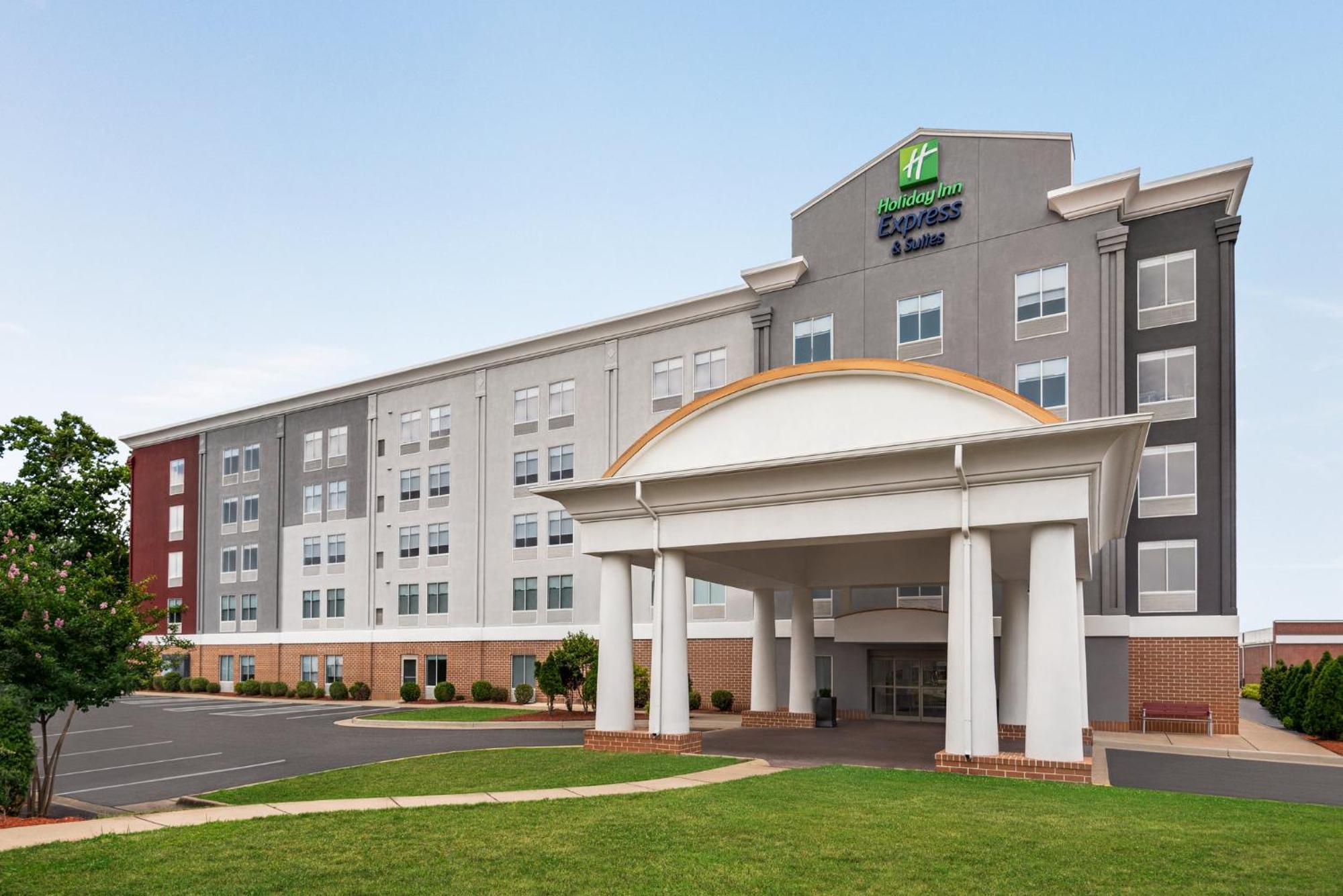 Holiday Inn Express Hotel & Suites Fredericksburg By Ihg Eksteriør billede