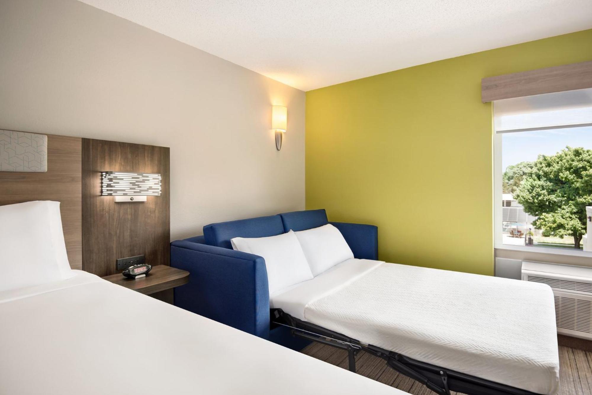 Holiday Inn Express Hotel & Suites Fredericksburg By Ihg Eksteriør billede