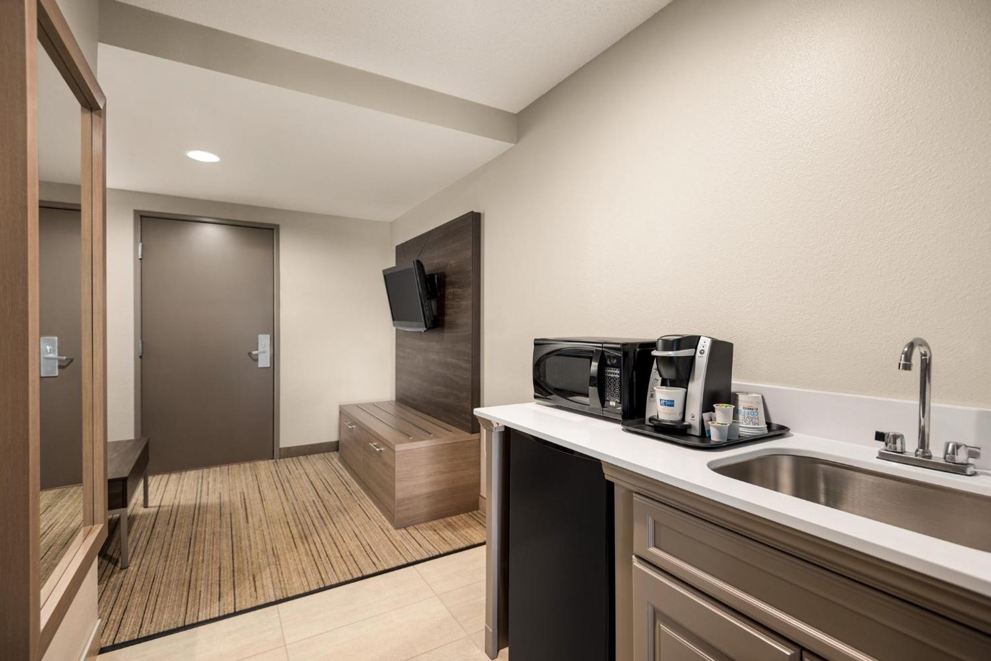 Holiday Inn Express Hotel & Suites Fredericksburg By Ihg Eksteriør billede