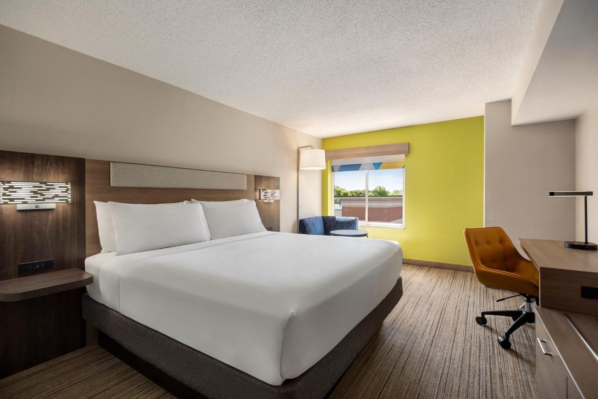 Holiday Inn Express Hotel & Suites Fredericksburg By Ihg Eksteriør billede