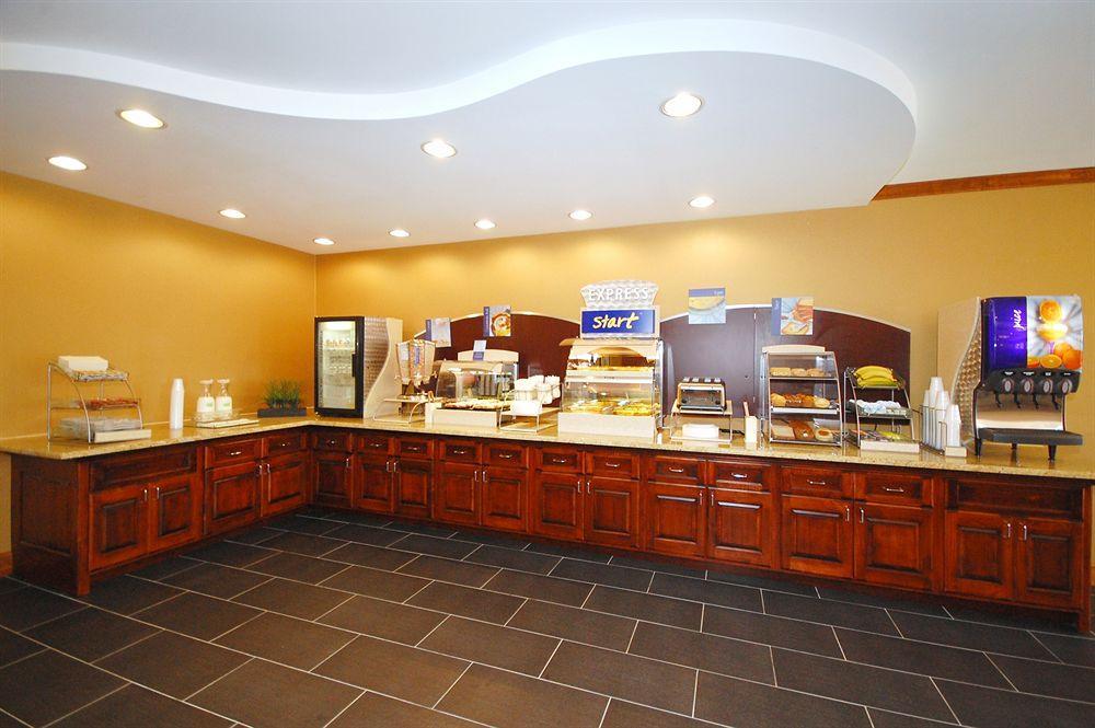 Holiday Inn Express Hotel & Suites Fredericksburg By Ihg Eksteriør billede