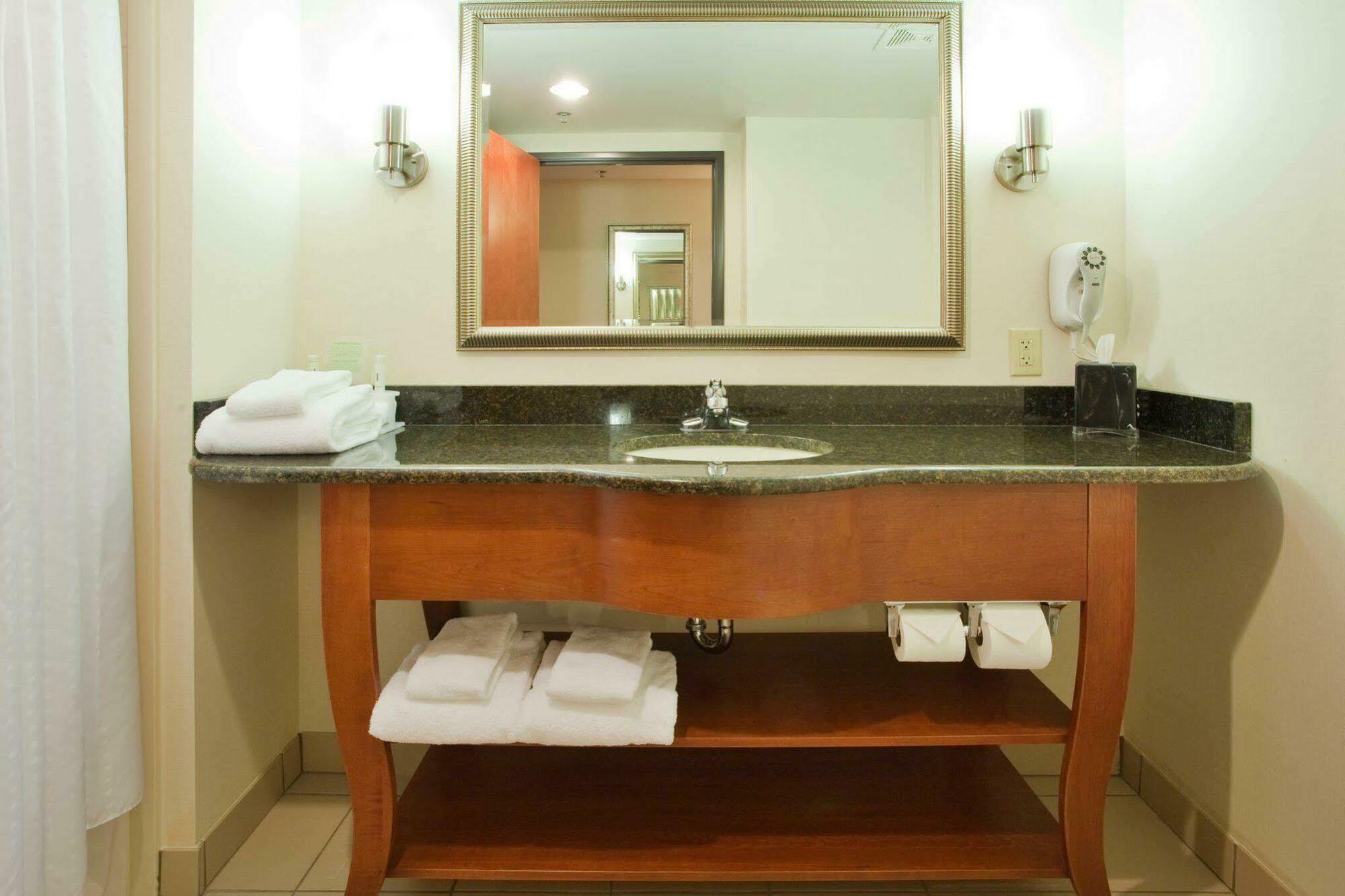 Holiday Inn Express Hotel & Suites Fredericksburg By Ihg Værelse billede