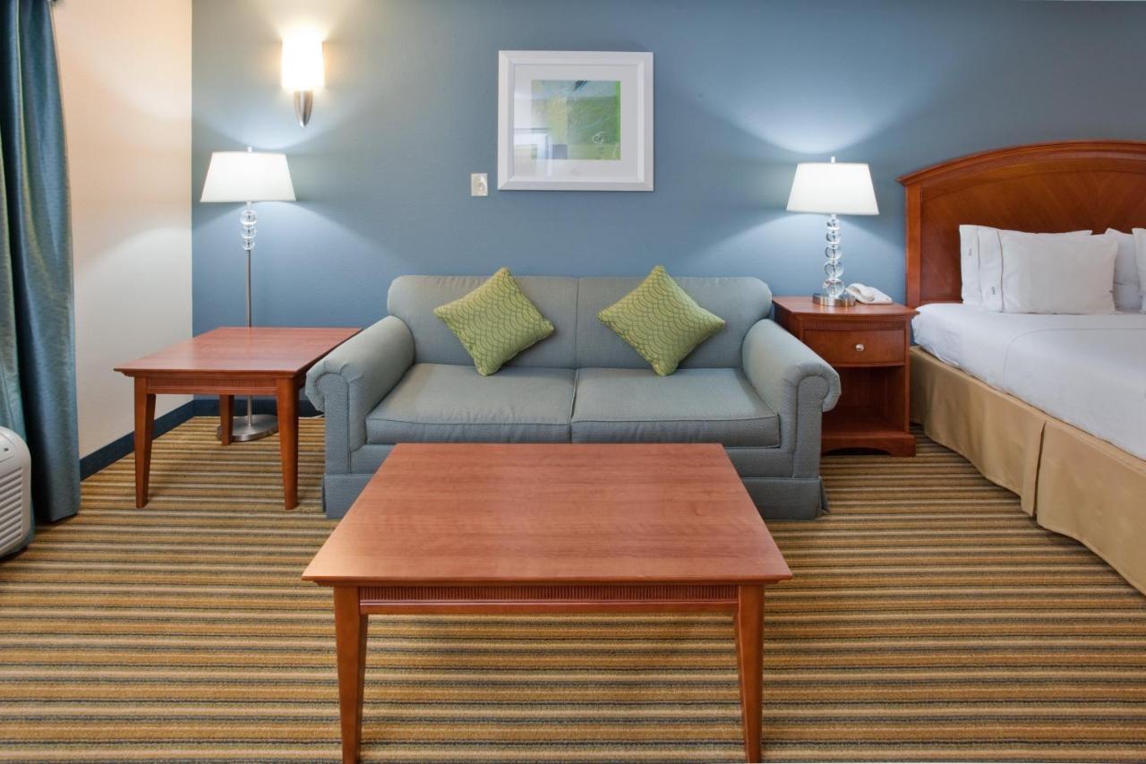 Holiday Inn Express Hotel & Suites Fredericksburg By Ihg Eksteriør billede