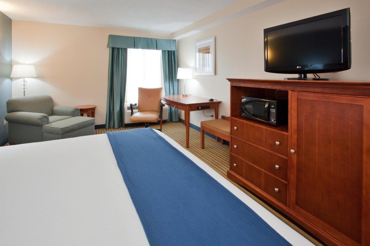 Holiday Inn Express Hotel & Suites Fredericksburg By Ihg Eksteriør billede